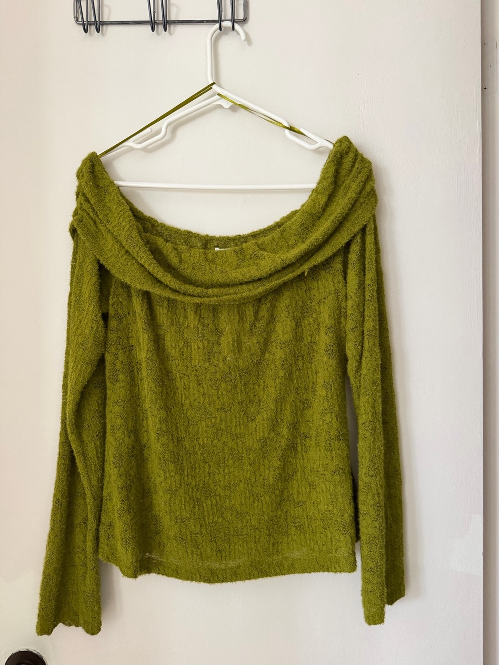 Kimchi Blue Lily Off-Shoulder Top XL Green Olive NWT - Picture 2 of 6